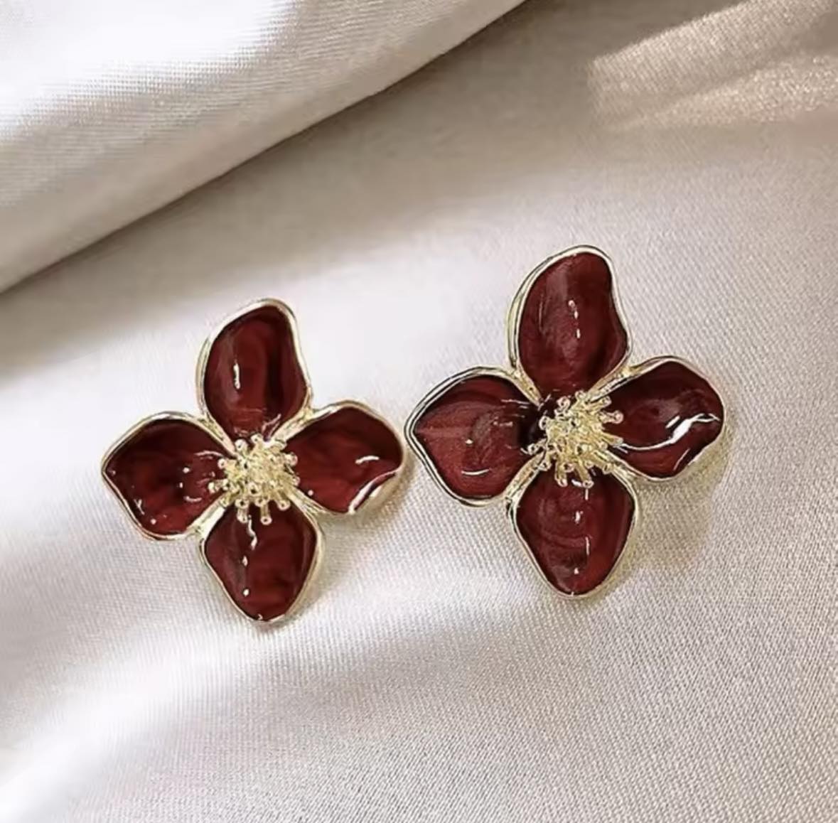 Brincos Hibiscus - Charme e requinte