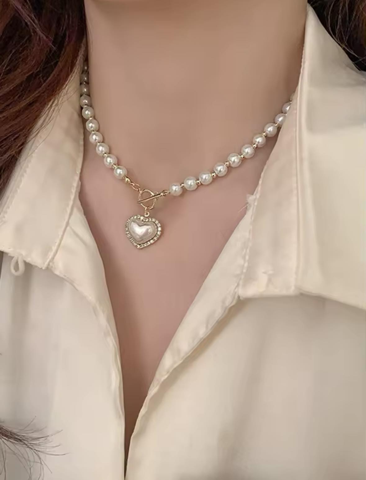 Colar Coração de Pérolas – Elegância e Feminilidade