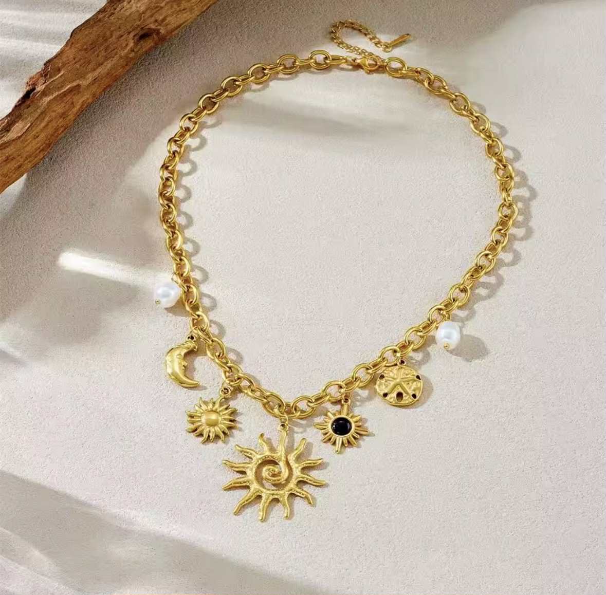 Colar Charme Étoilé : Pingente em aço banhado a ouro